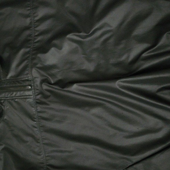Fabletics black windbreaker with hood size medium. - Picture 4 of 6